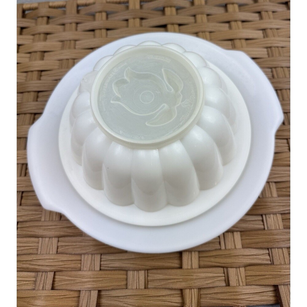 Vintage Tubberware Plastic Jello/Gelatin Mold with Lid